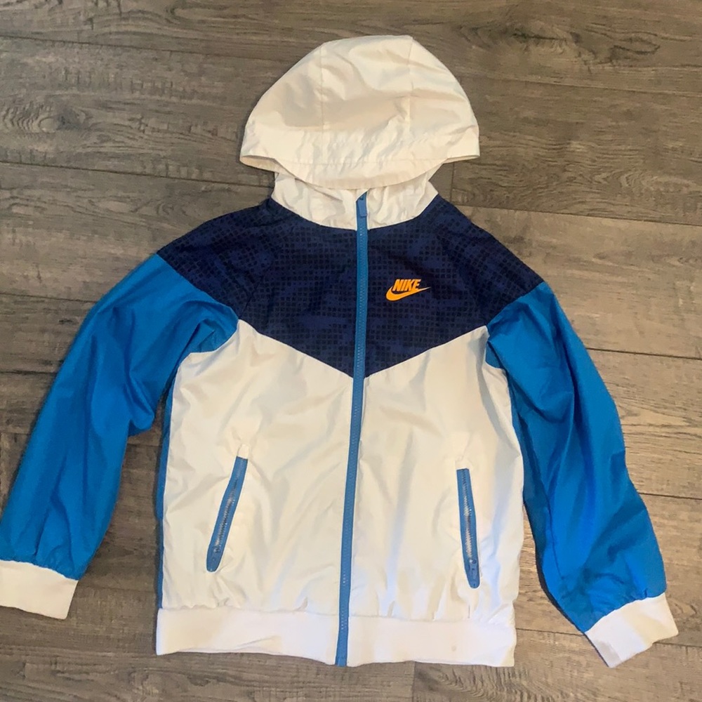 Boys Nike wind breaker. Size small.